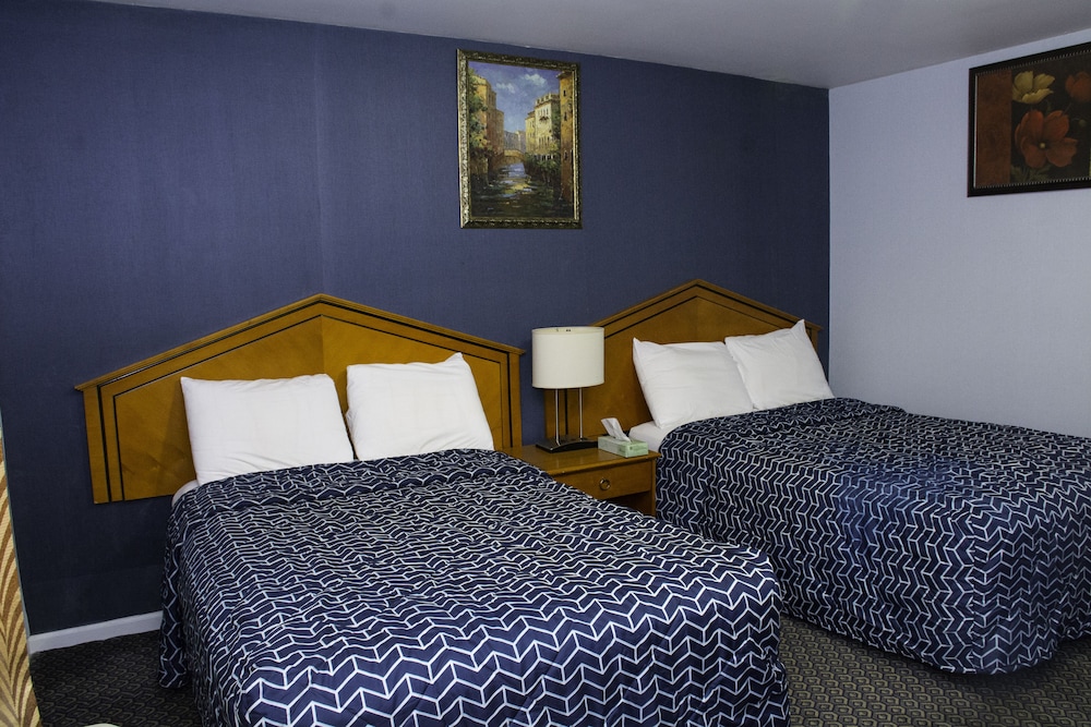 At 9 Motel - photo 11