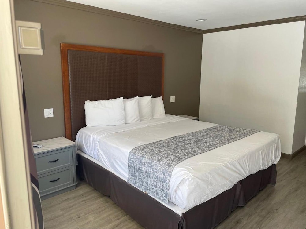 Americas Best Value Inn Bishop - photo 8