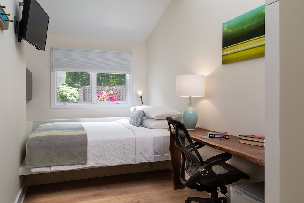 The Woodstock Inn on the Millstream - photo 17