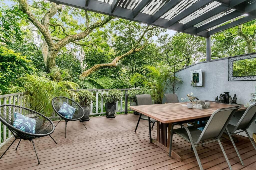 HOLDS Beautiful Unit in Neutral Bay Holdsworth St — 4-Star Luxury Hotel in Sydney, Australia