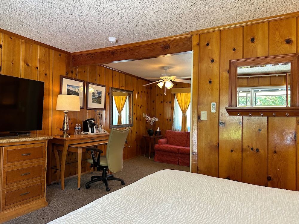 Piazza's Pine Cone Inn - photo 7
