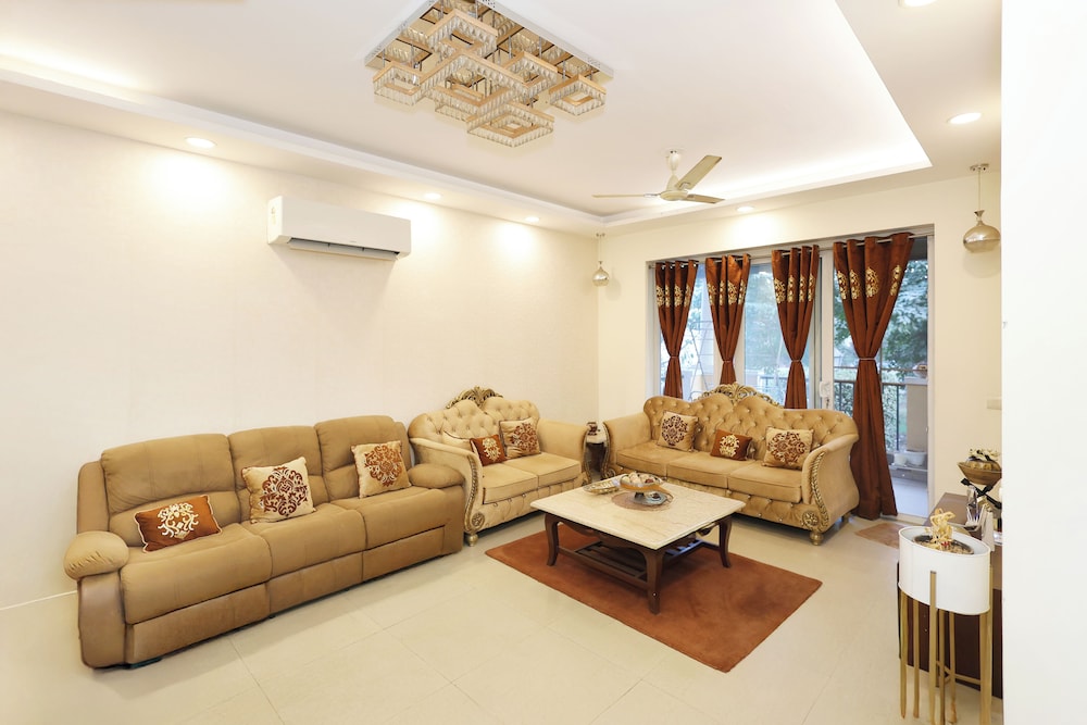 Golden Oak by Redolivenr. DLF Golf Course3bhk