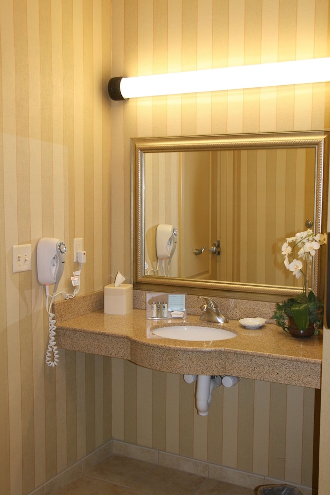 Hampton Inn & Suites Chicago St. Charles - photo 9