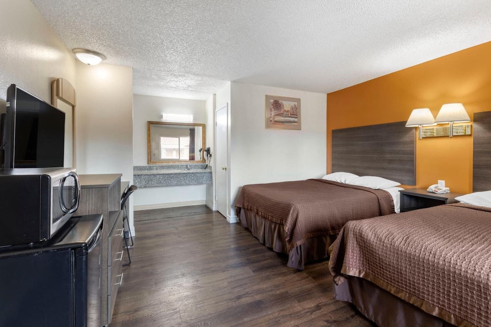 Riverside Inn & Suites - photo 18