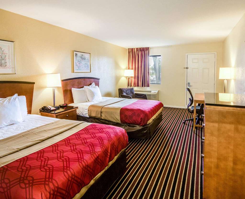 Rodeway Inn & Suites Highway 290 Northwest - photo 11