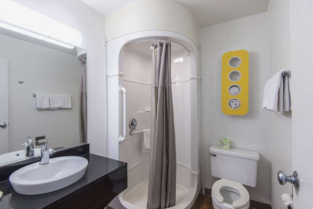 Motel 6 Kansas City MO Airport - photo 26