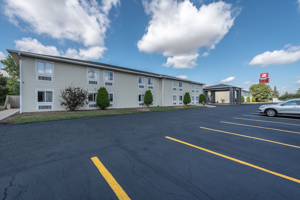 American Inn and Suites Dundee - photo 38