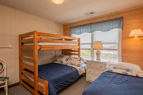 Beach Barracks by Oak Island Accommodations - photo 35