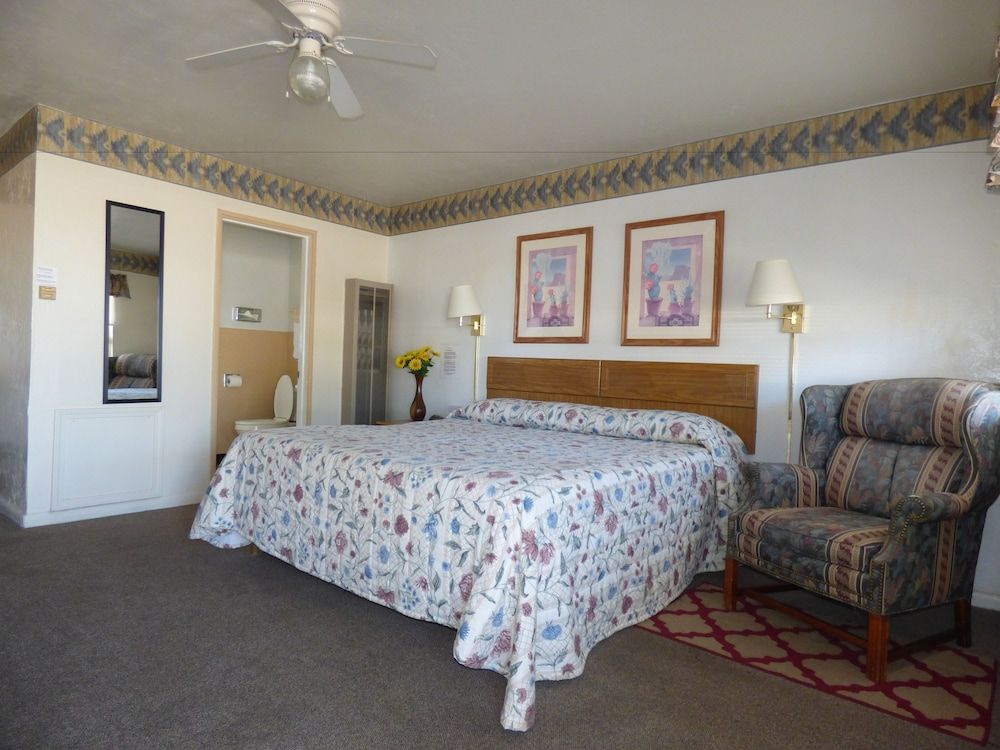 Rainbow Inn & Cottages - photo 25