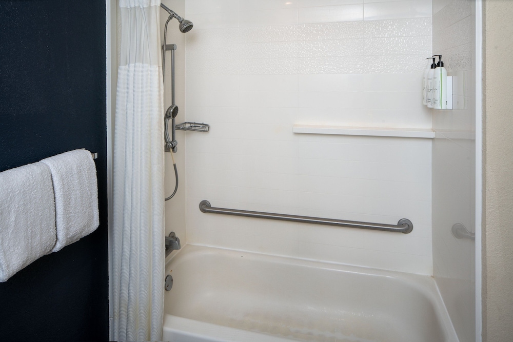 Fairfield Inn & Suites by Marriott Gulfport - photo 12
