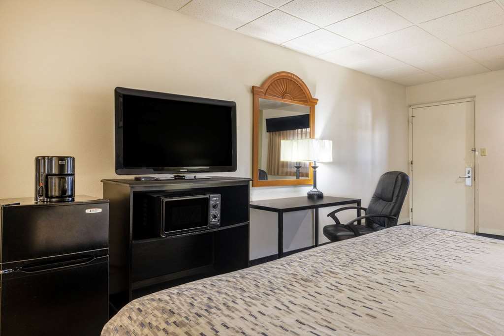 Baymont by Wyndham El Dorado - photo 8