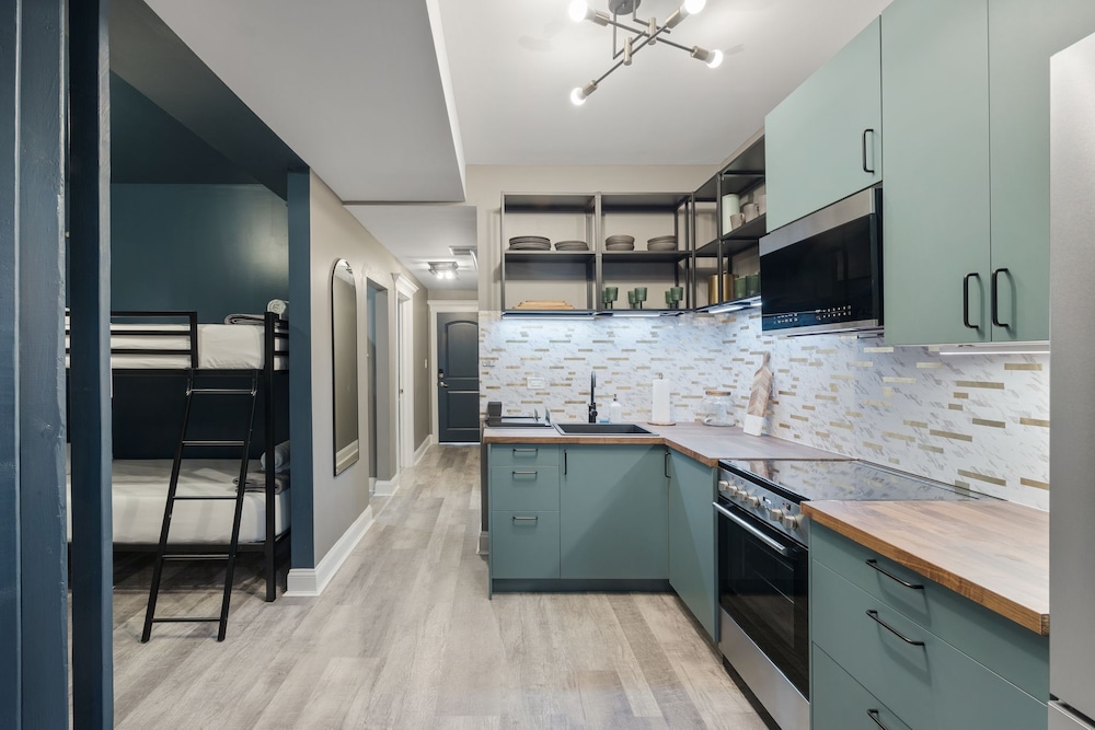Wrigleyville Suites - photo 22