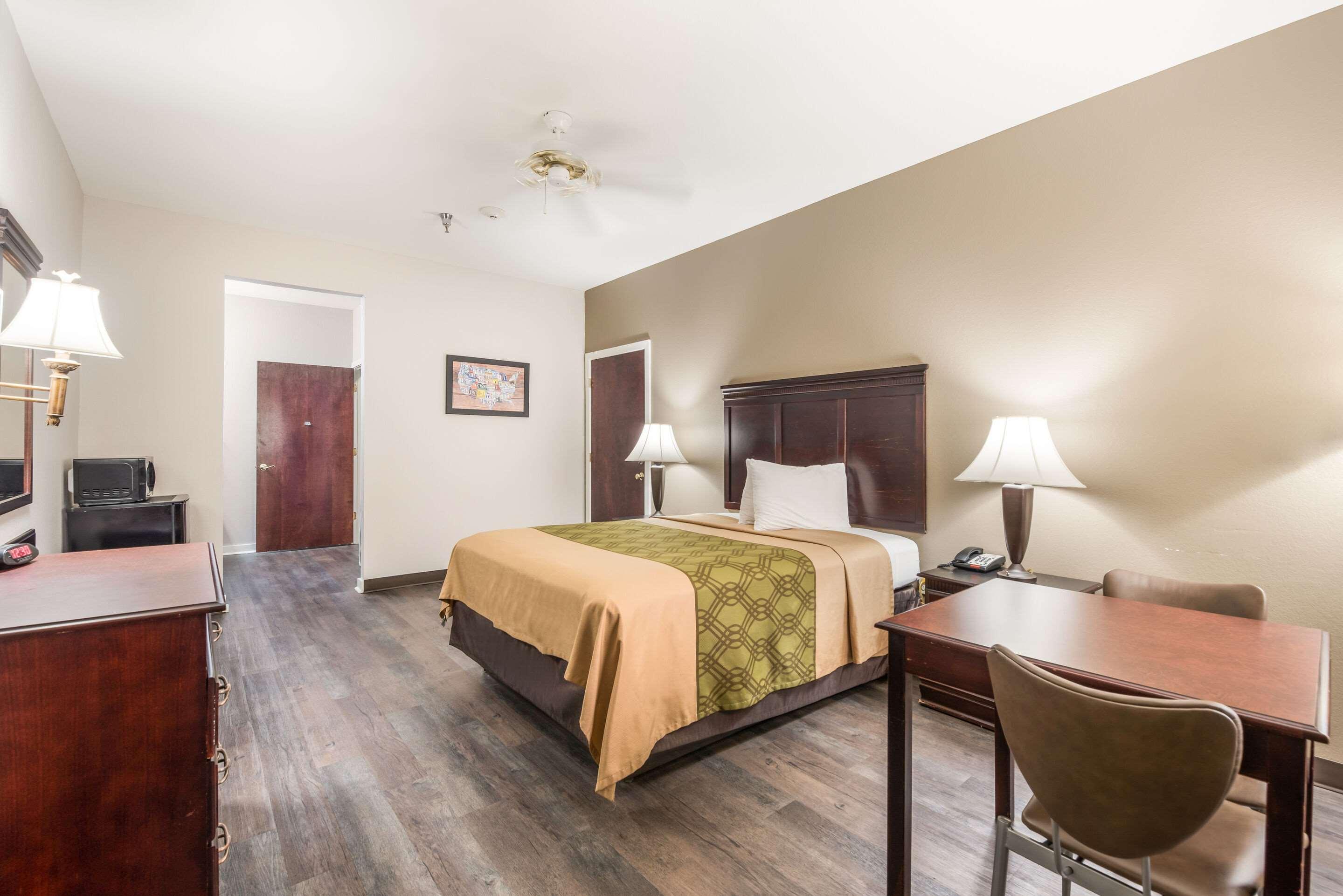 Bryant Inn & Suites - photo 8