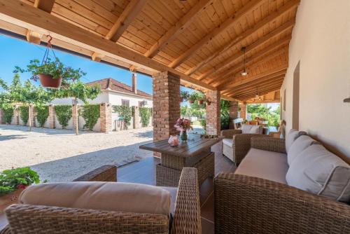 Villa Navita Augustinus with pool — 4-Star Luxury Hotel in Sukosan, Croatia