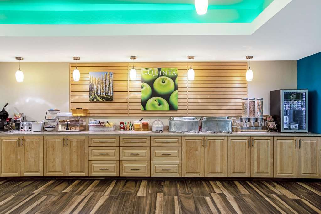 La Quinta Inn & Suites by Wyndham Grand Forks - photo 46