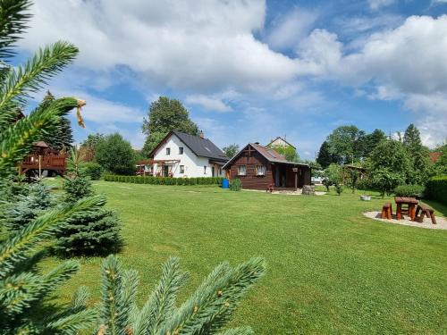 Dum A Chatka Pod Smrkem — Nove Mesto Pod Smrkem
