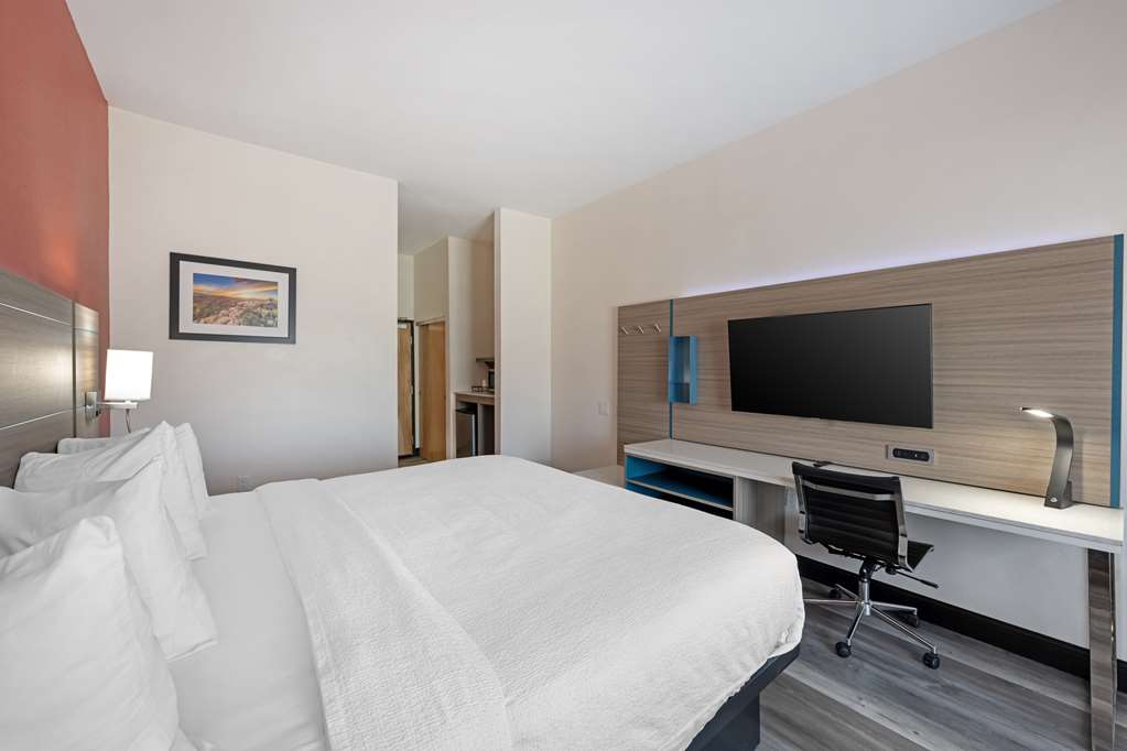 Best Western Plus Executive Residency Carlsbad Hotel - photo 21