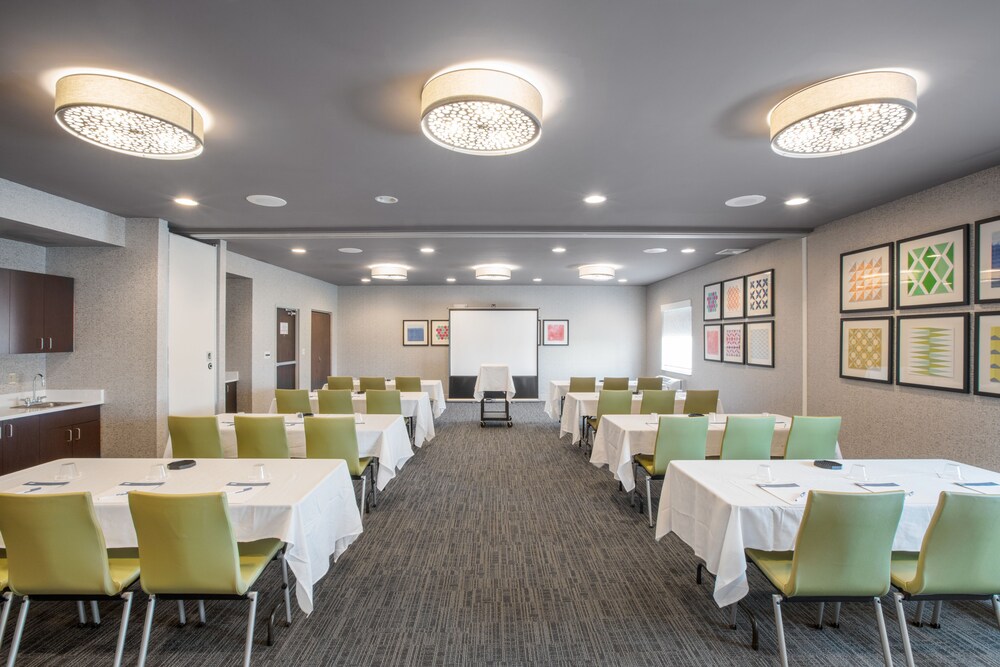 Holiday Inn Express Hotel & Suites Altoona Des Moines - photo 34