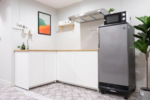 A1 Duplex large room wt kitchen