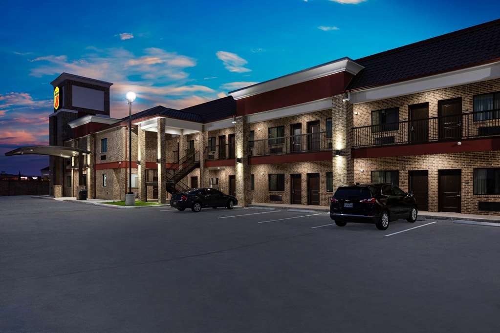 Super 8 by Wyndham Humble Fallcreek Houston - photo 4