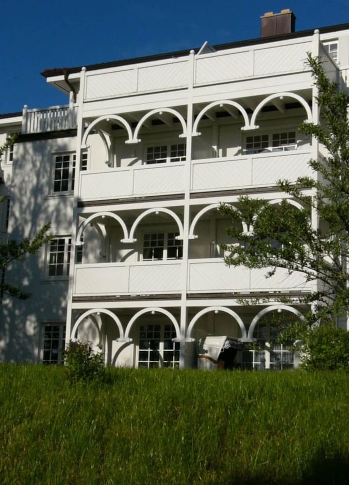 Modern Apartment Near Seabeach — 4-Star Luxury Hotel in Ostseebad Binz, Germany
