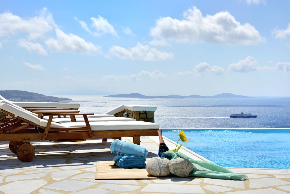 Villa Superview Chrysantina — 4-Star Luxury Hotel in Mykonos, Greece