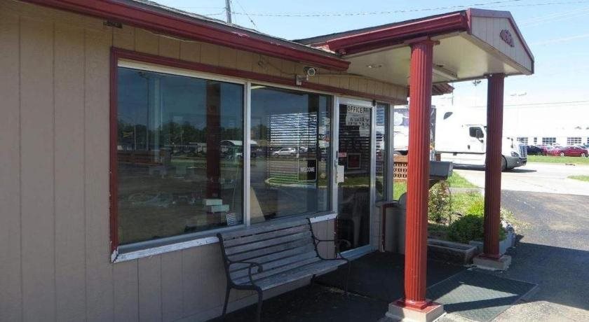 Country Club Motel — hotel in Topeka