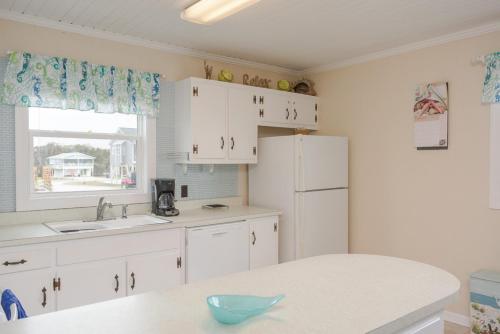 The Beach Fact Oar by Oak Island Accommodations - photo 22