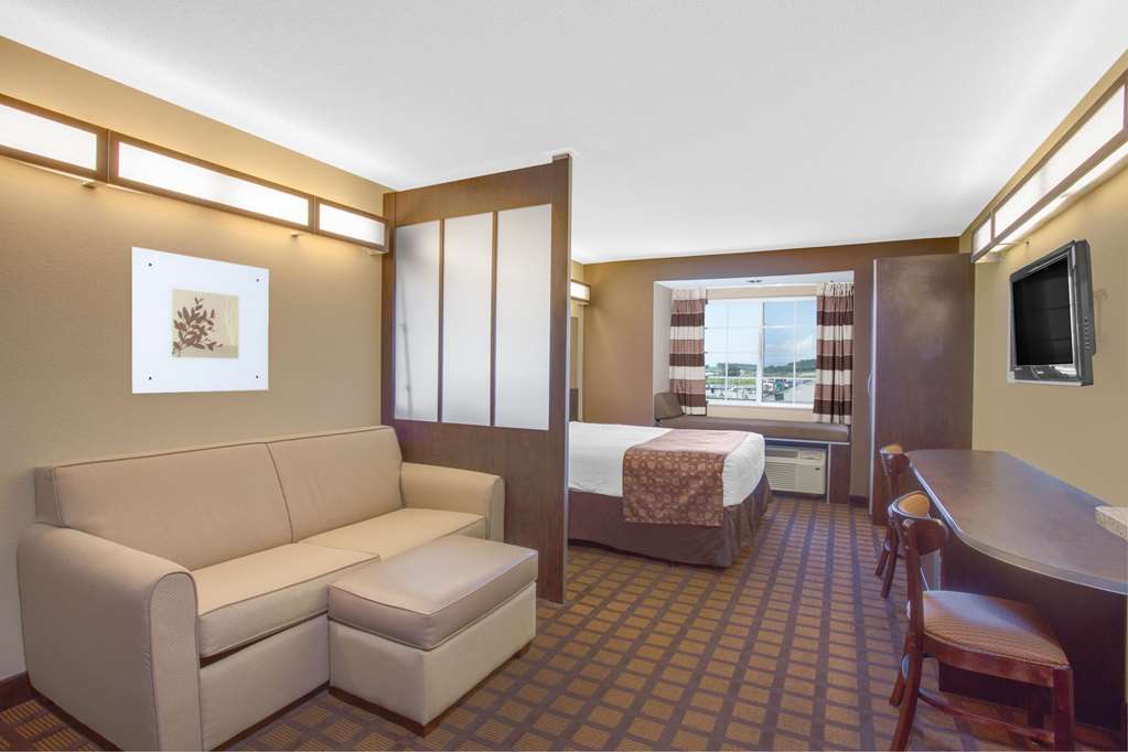 Microtel Inn & Suites by Wyndham Harrisonburg - photo 5