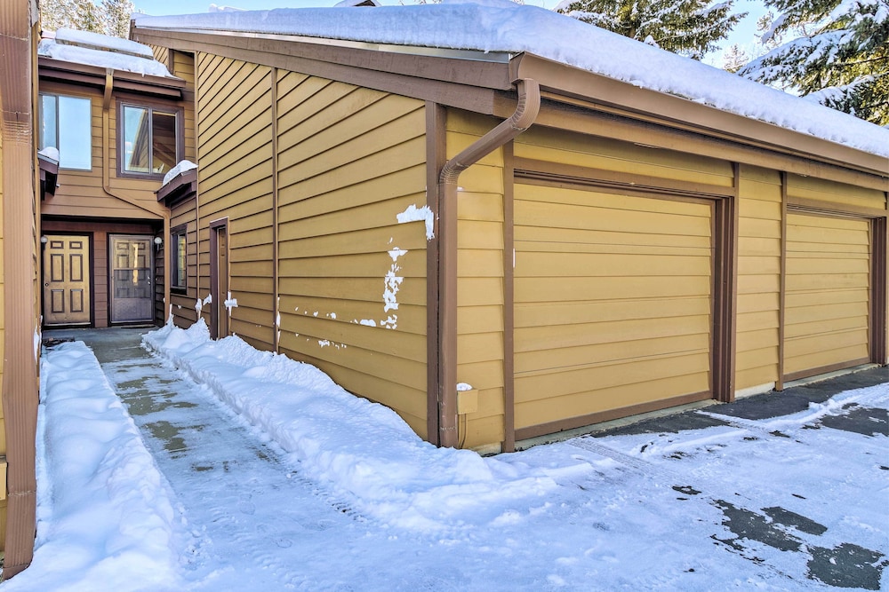 McCall Condo with Paddle Boards Near Payette Lake — 4-Star Luxury Hotel in Mccall, United States