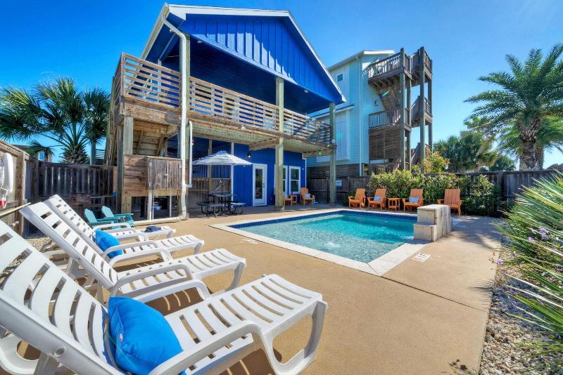 Private Pool Retreat Walk to Beach 2 Living Spaces Game Room for Groups - photo 25