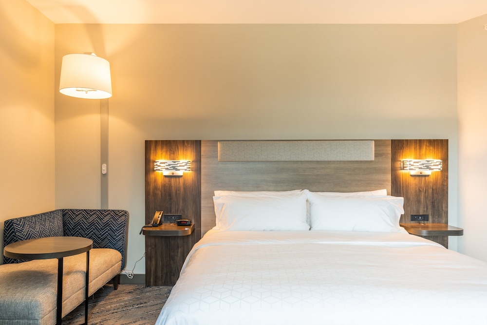 Holiday Inn Express & Suites Charlottesville by IHG - photo 61