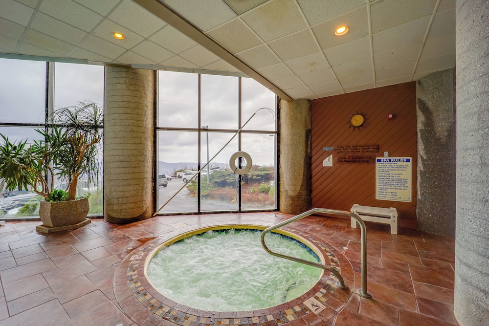 Sugar Mtn Resort On site: Condo w Pool & Hot Tub in Banner Elk, United States