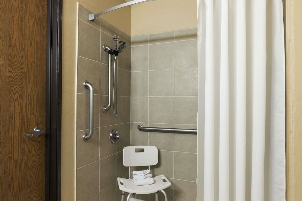 Super 8 by Wyndham Taylor Detroit Area - photo 11
