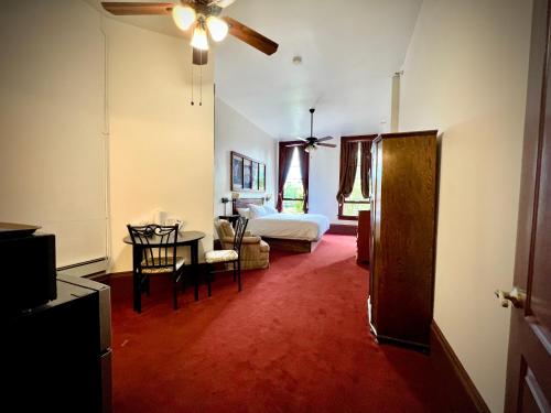 The Monarch Hotel - photo 42