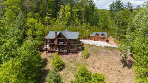 Ridgescapes - carbon neutral hotel in Blue Ridge