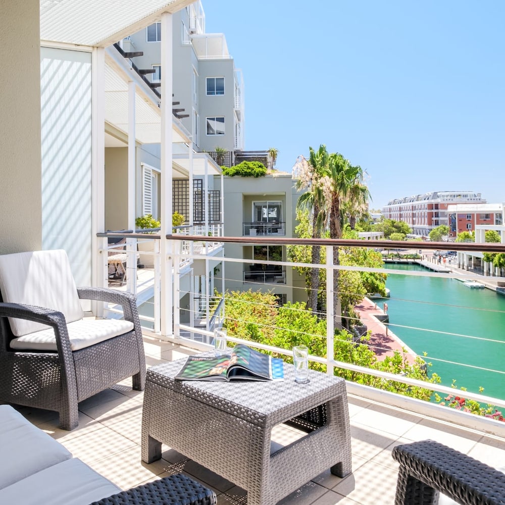 Simplistic Elegance at Altmore 203