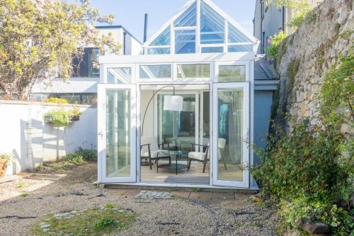 GuestReady Modernised cottage in Monkstown — 4-Star Luxury Hotel in Dublin, Republic of Ireland