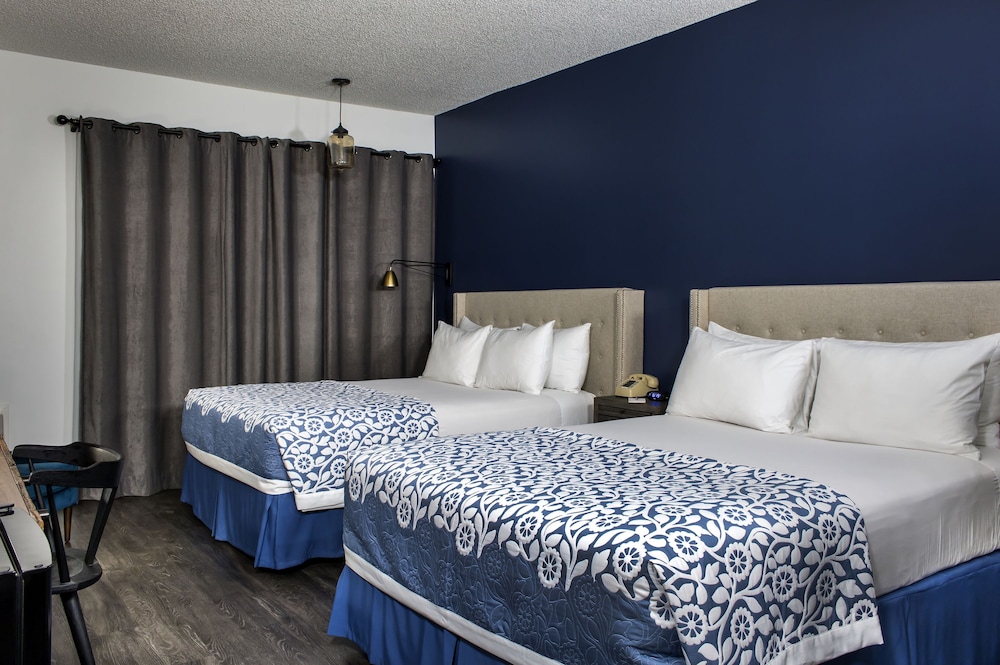 Sideways Inn - photo 35
