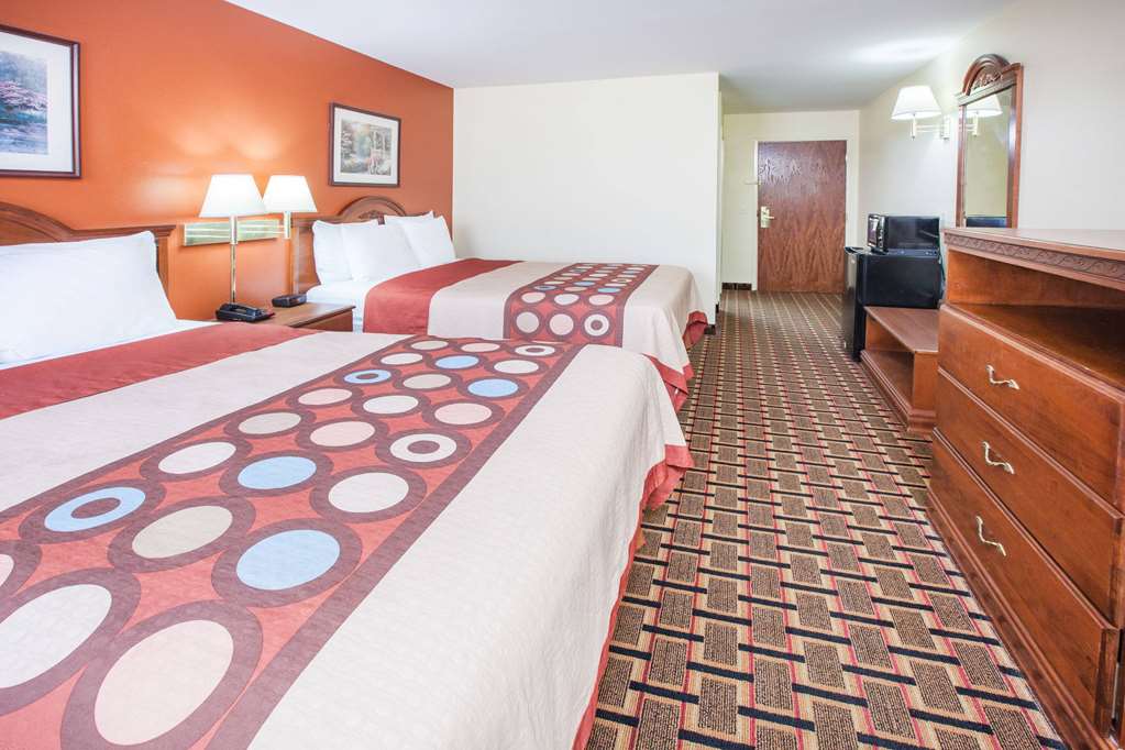 Super 8 by Wyndham White Hall - photo 10
