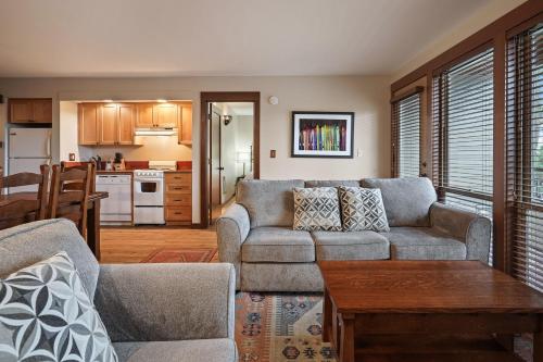 Seventh Mountain 1123 condo — 4-Star Luxury Hotel in Bend, United States