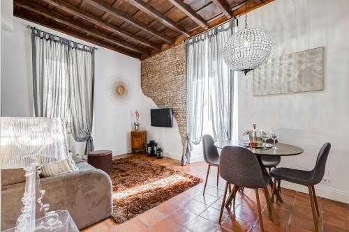 Campo Dei Fiori Royal Orchid Apartment — 4-Star Luxury Hotel in Rome, Italy
