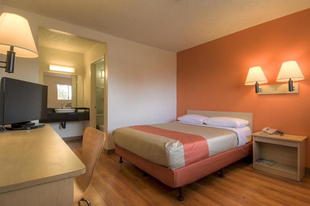 Motel 6 Los Angeles Baldwin Park - photo 12
