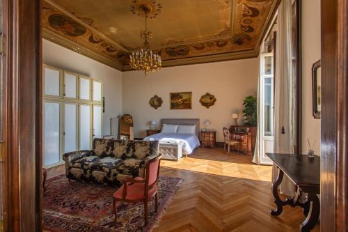 Belvedere Suite Centro Storico Terrazzo con Vista — 4-Star Luxury Hotel in Perugia, Italy