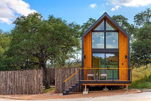 The Live Oak at Meridian Hot tub & Firepit in Fredericksburg, United States