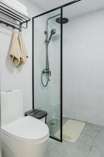 Modern Haven 1BR with a View