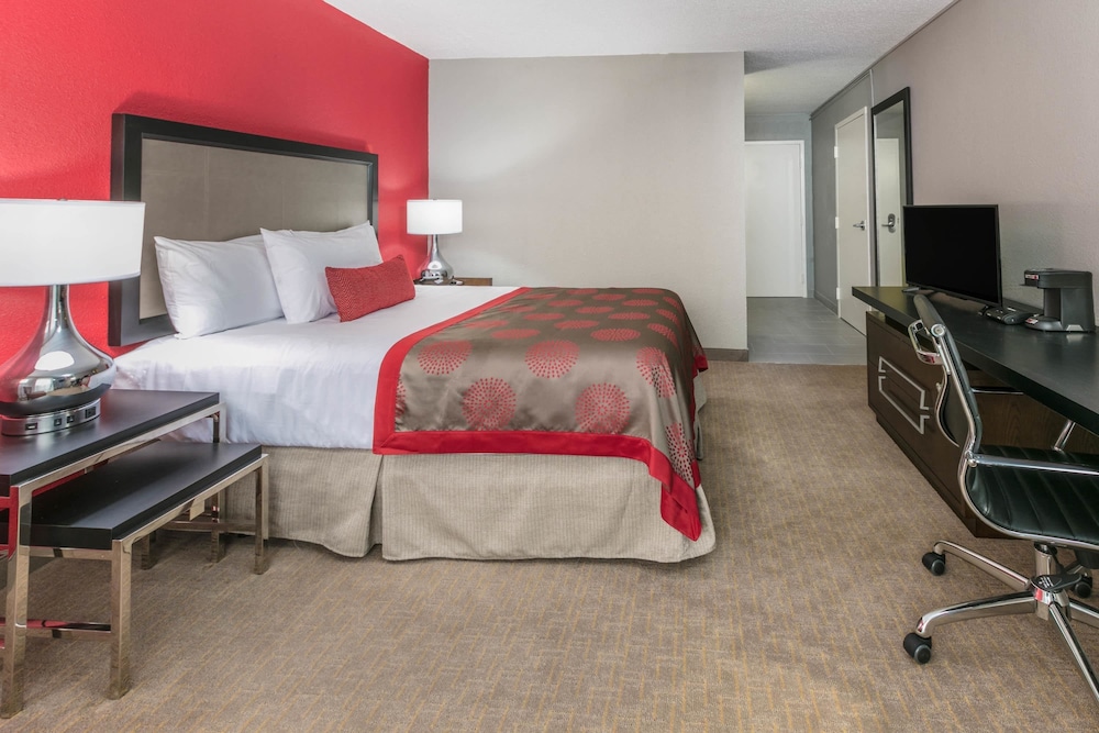 Ramada by Wyndham Texarkana - photo 8