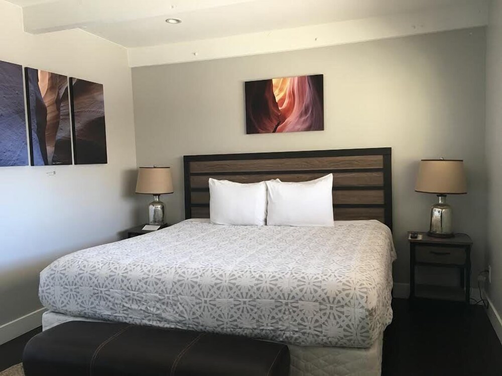 Flagstone Boutique Inn & Suites Canyons Collection Property - photo 10