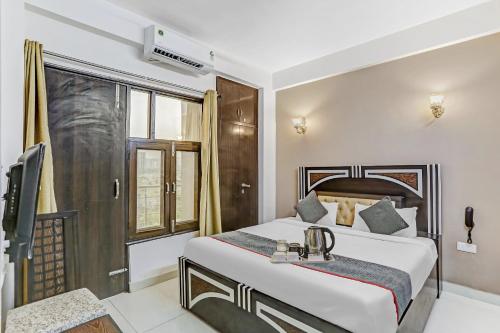 Hotel O Noida premium inn in Noida, India
