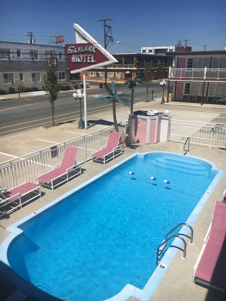 Skylark Resort Motel in Wildwood, United States